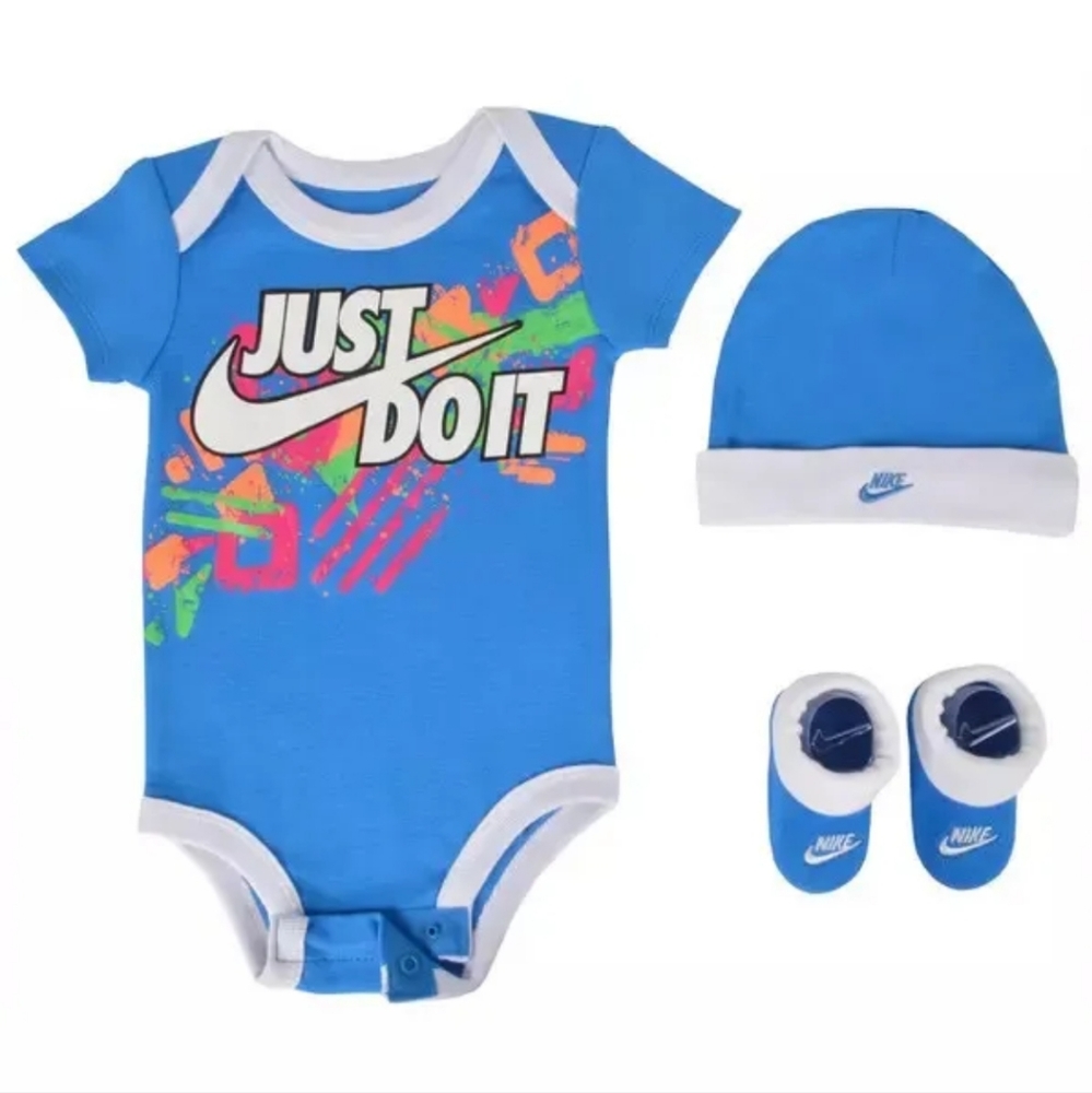 3 Piece Nike Baby Boys Outfit / Gift Set